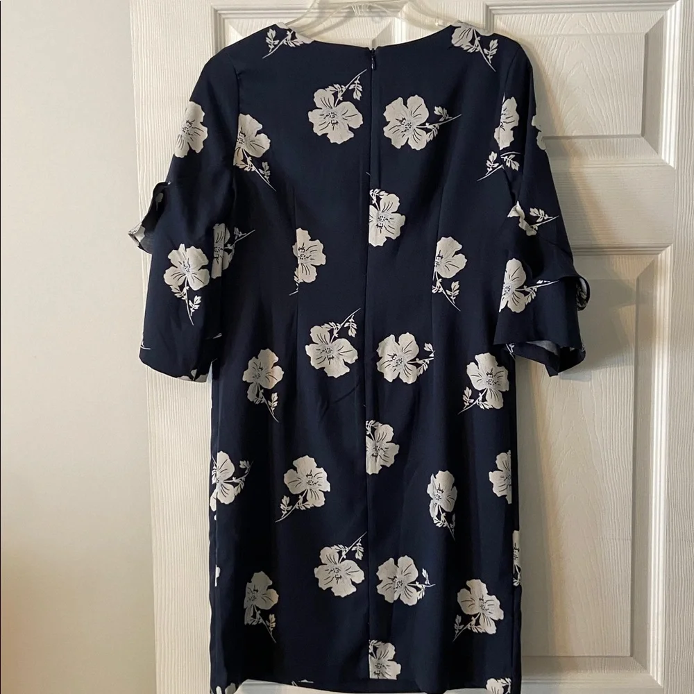 Banana Republic Navy and White Floral Dress size 4 brand new with tag length 35”